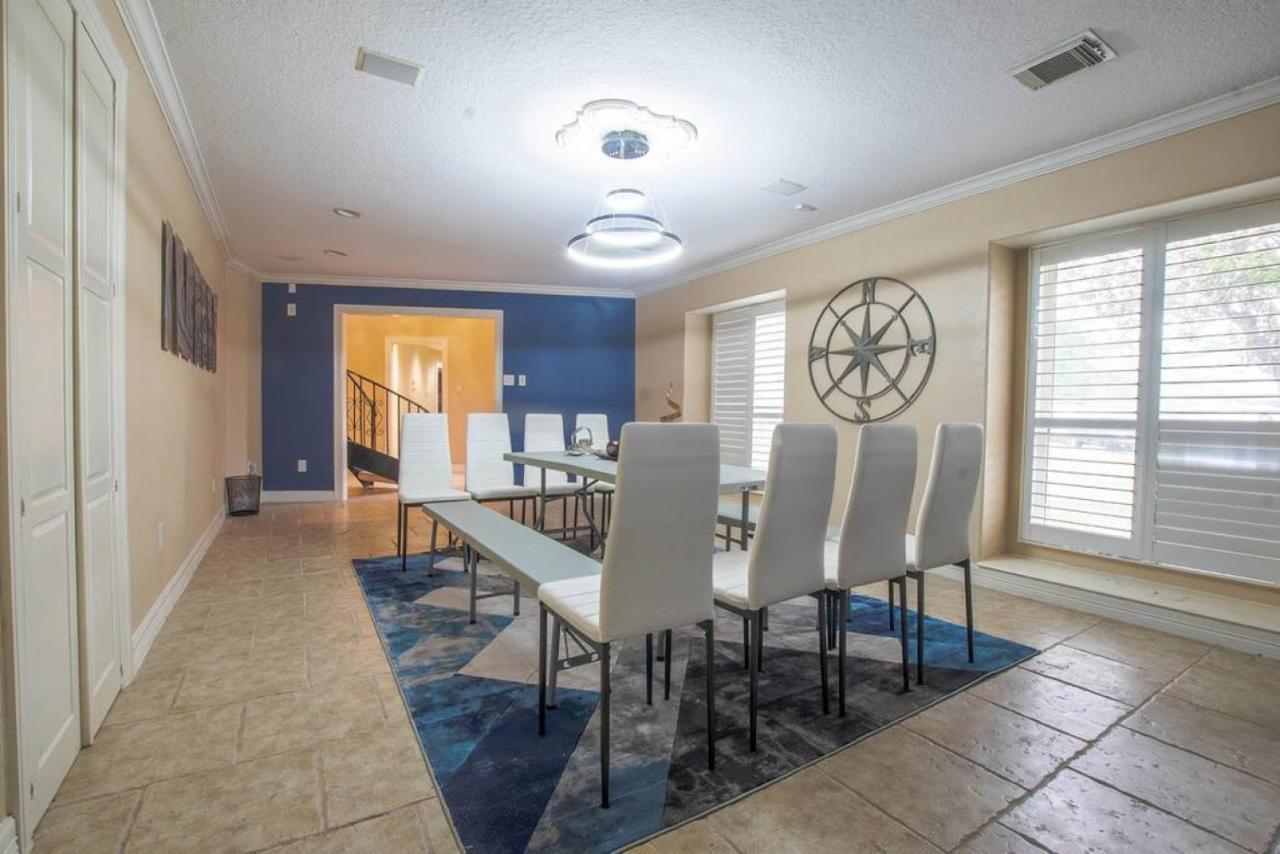 Huge 6 Bedroom With Pool, Spa, 85 Inch Tv, Game Room Houston Exterior photo