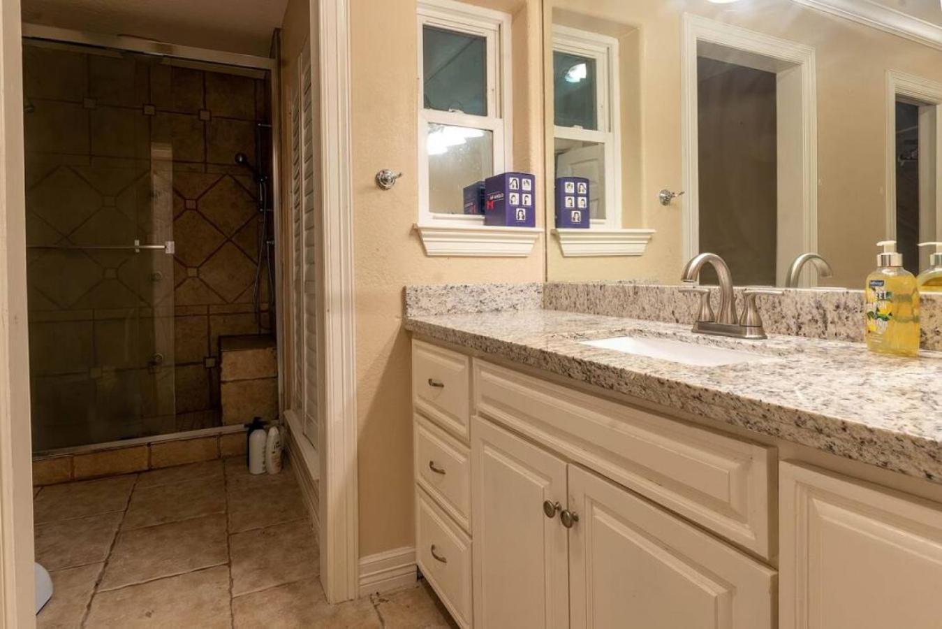 Huge 6 Bedroom With Pool, Spa, 85 Inch Tv, Game Room Houston Exterior photo