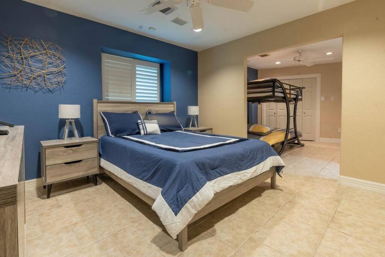 Huge 6 Bedroom With Pool, Spa, 85 Inch Tv, Game Room Houston Exterior photo