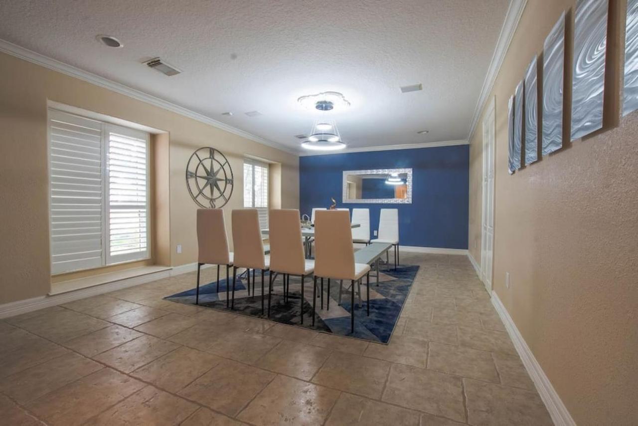 Huge 6 Bedroom With Pool, Spa, 85 Inch Tv, Game Room Houston Exterior photo