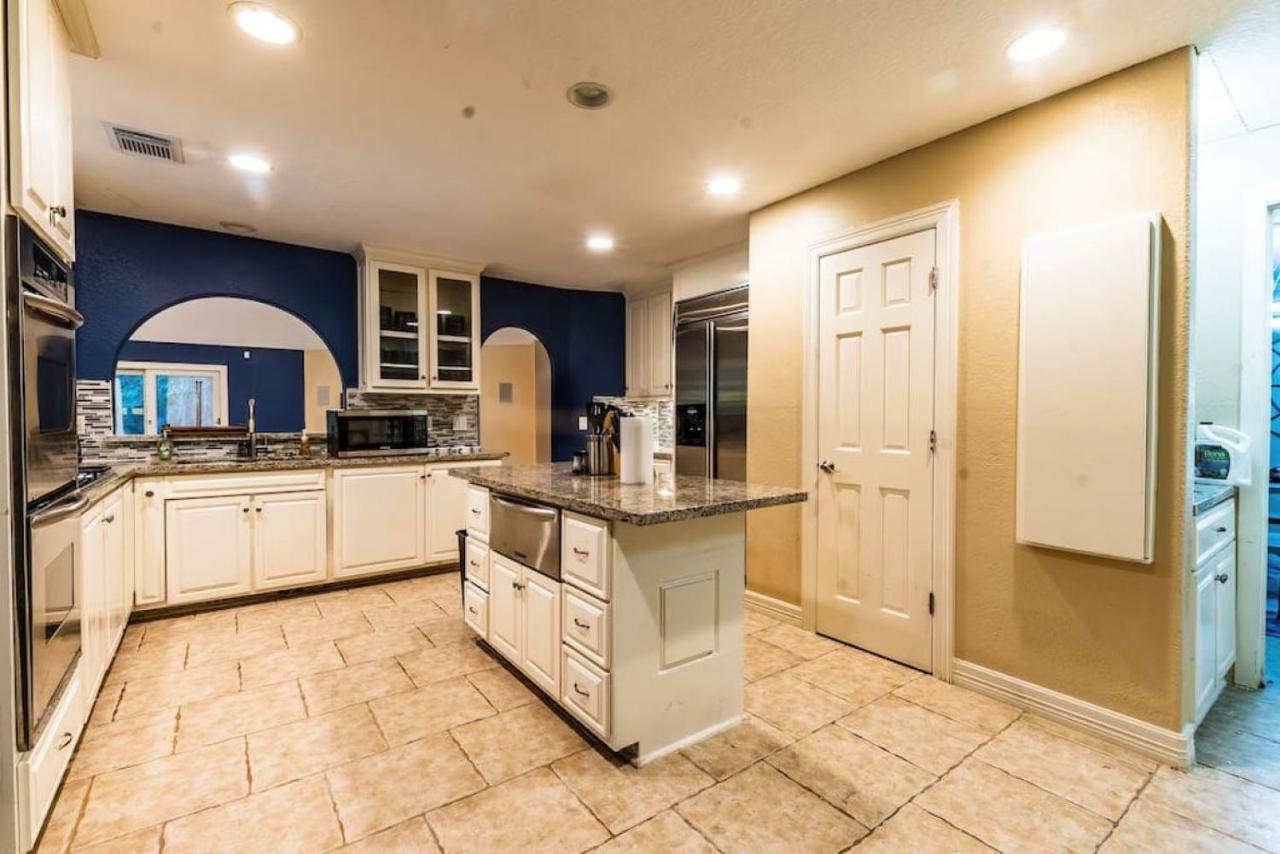 Huge 6 Bedroom With Pool, Spa, 85 Inch Tv, Game Room Houston Exterior photo