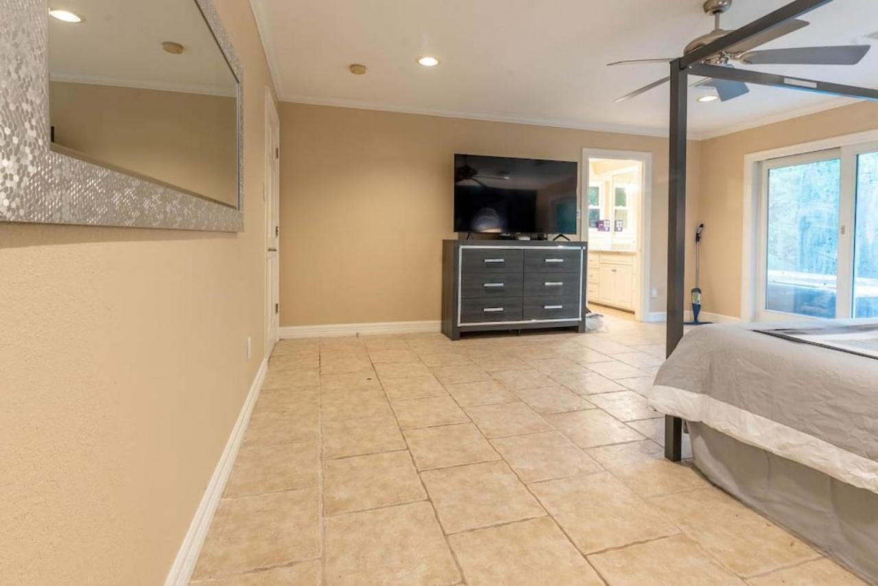 Huge 6 Bedroom With Pool, Spa, 85 Inch Tv, Game Room Houston Exterior photo