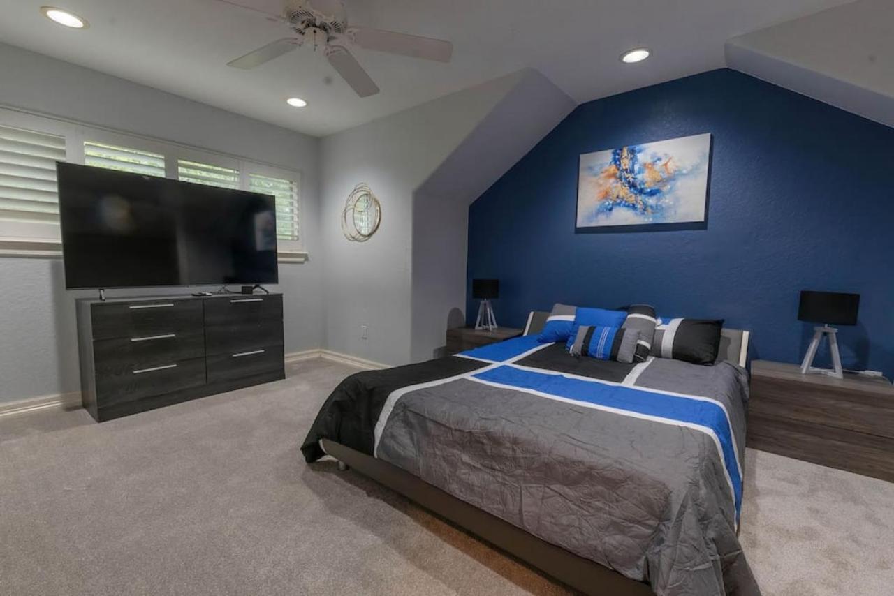 Huge 6 Bedroom With Pool, Spa, 85 Inch Tv, Game Room Houston Exterior photo